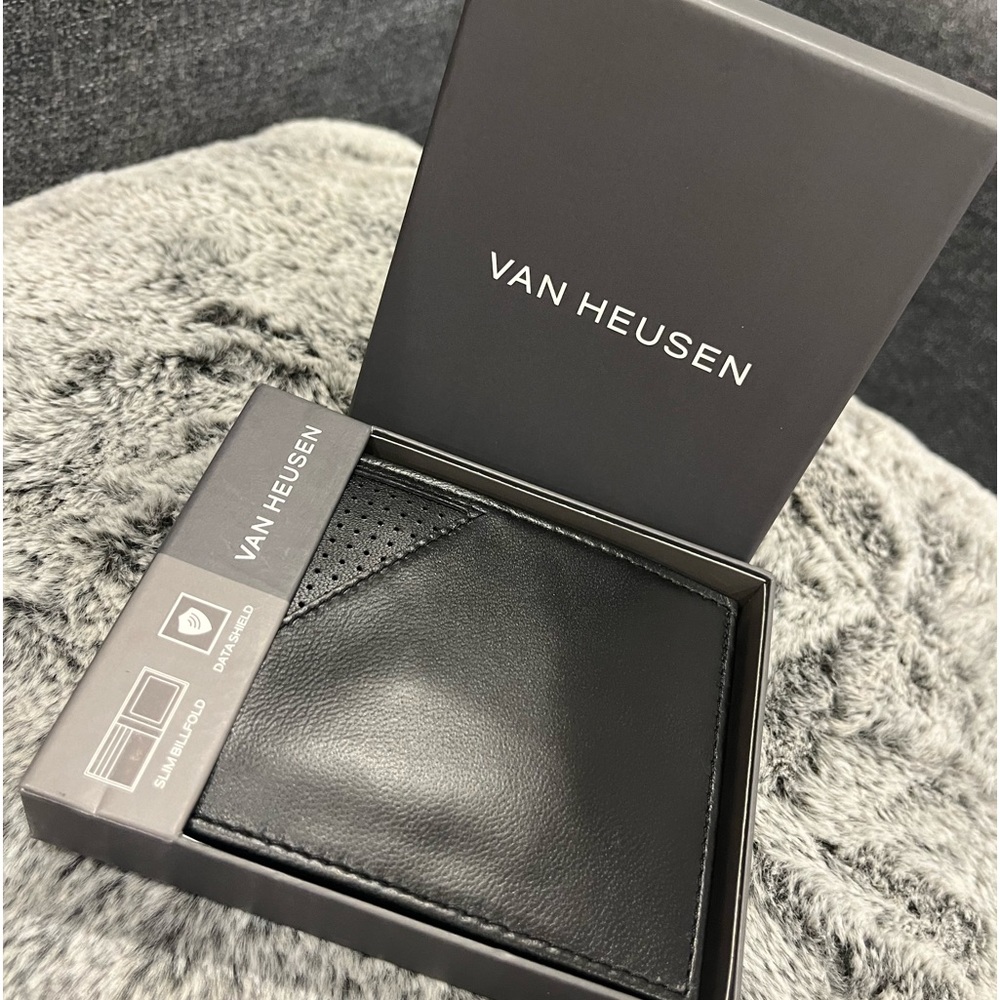 Van Heusen wallet brand new for men